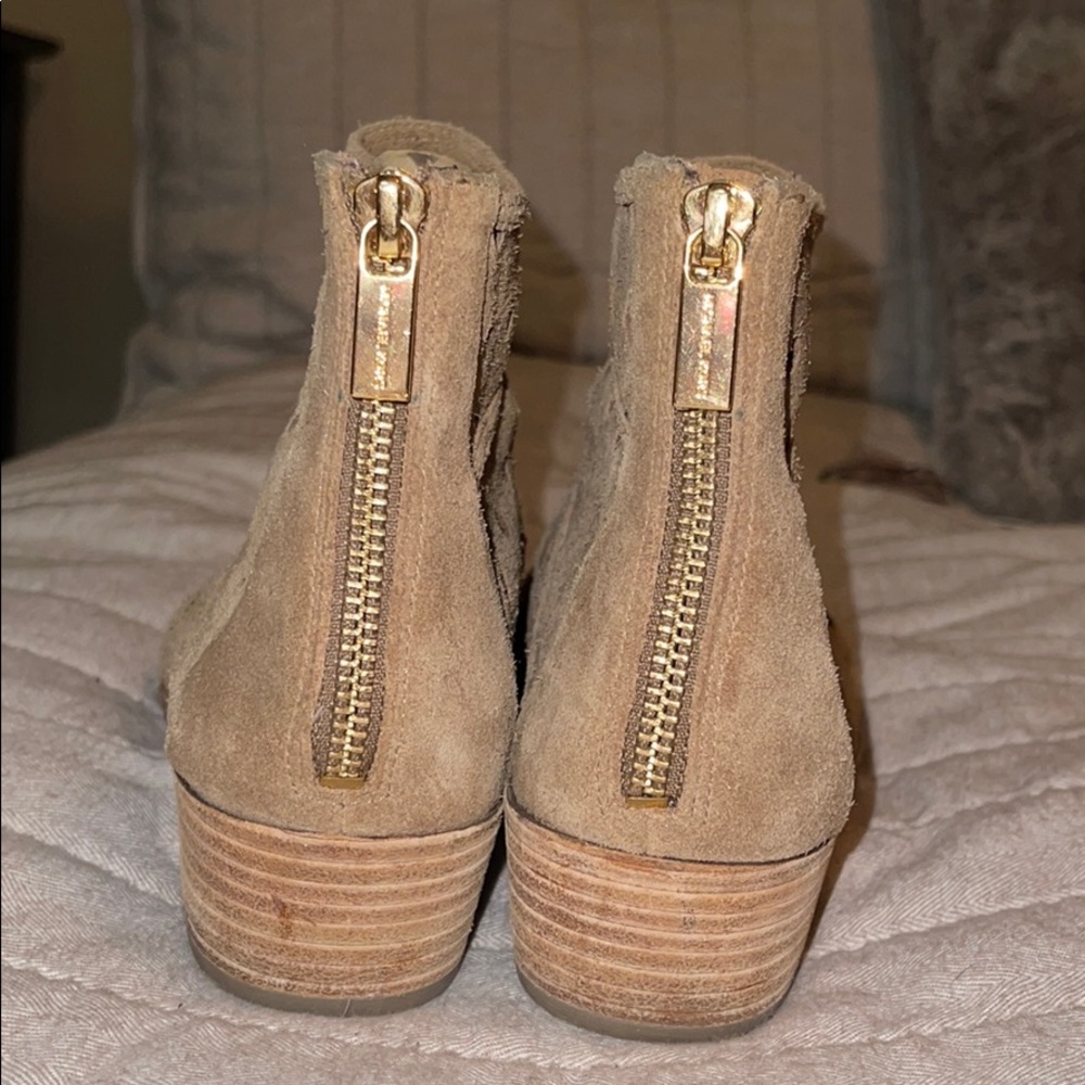 booties - Picture 2 of 2